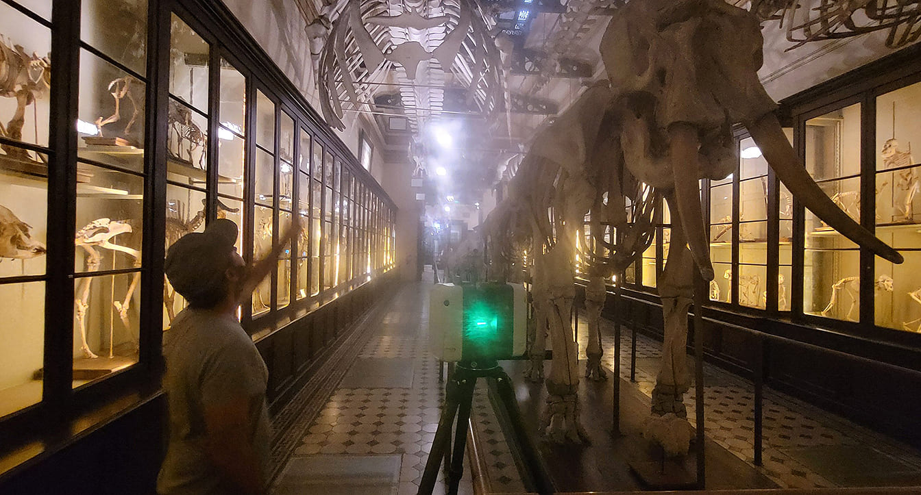 rilievo architettonico in un museo archeologico